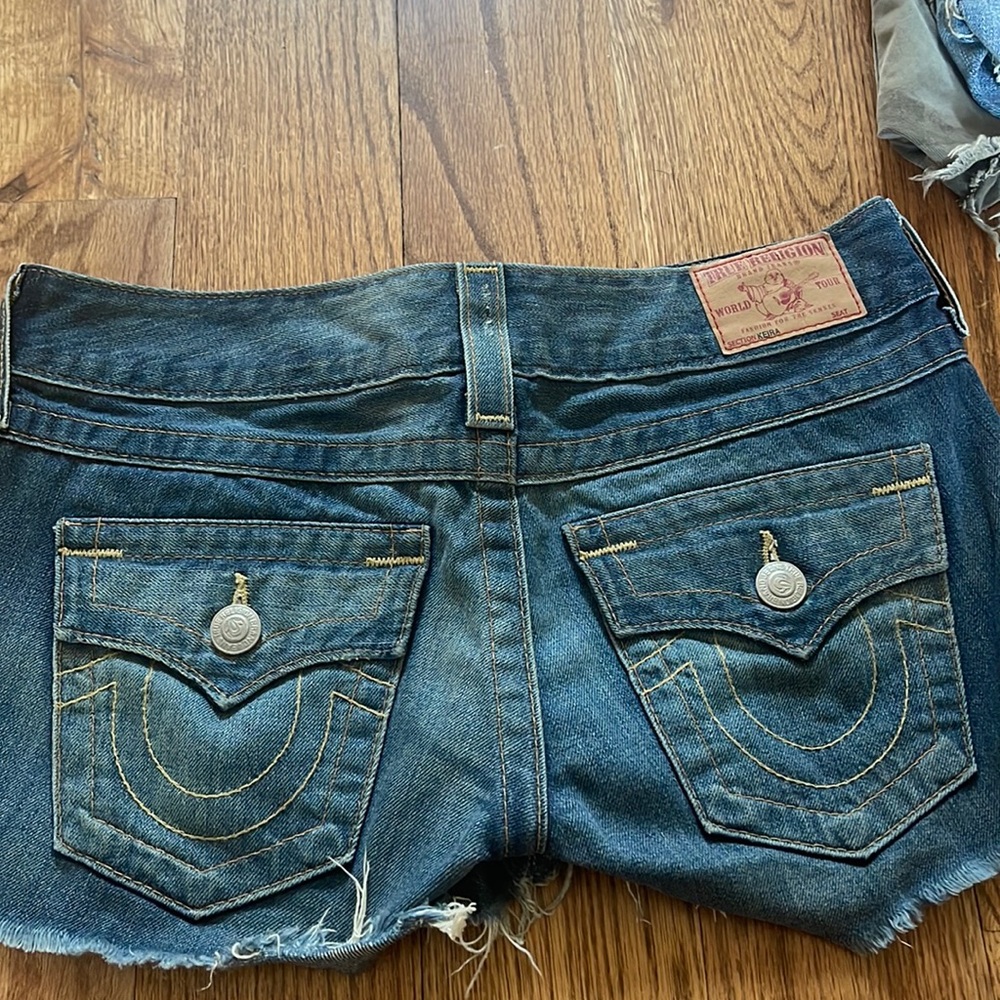 True Religion size 26 cut off jean shorts Keira